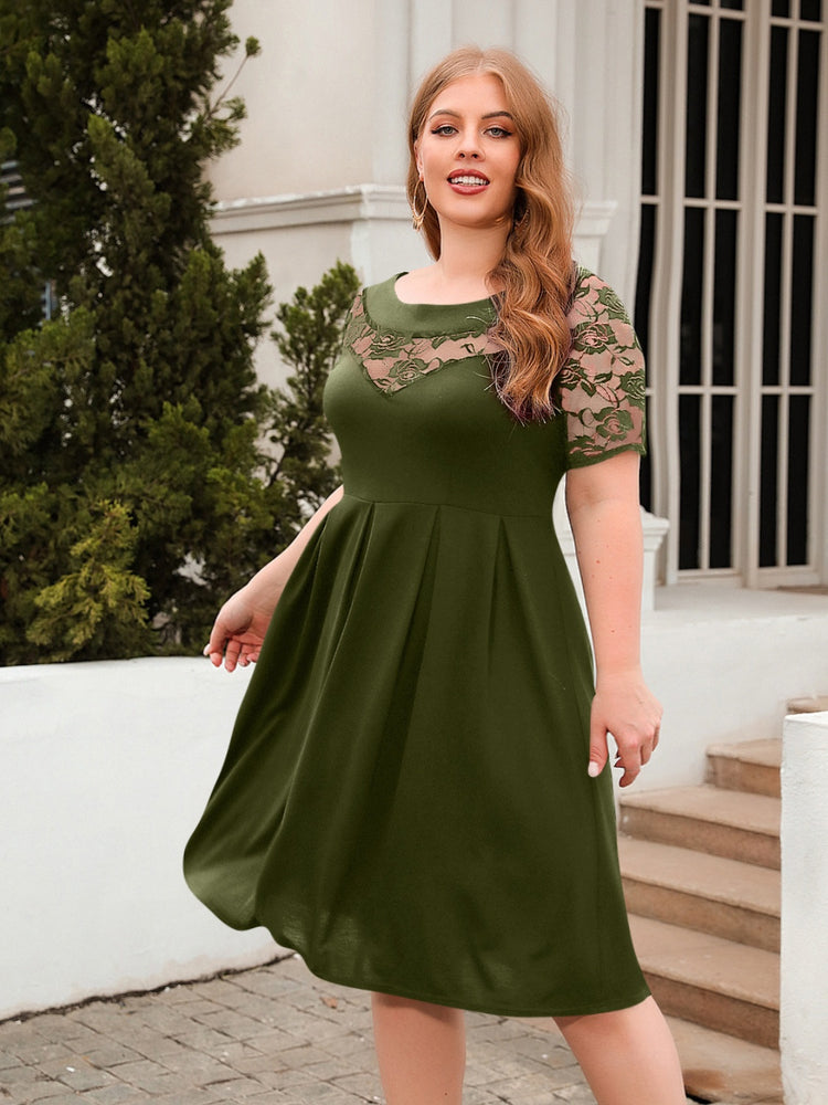 Plus-Sized Ruched Round-Neck Short-Sleeved Dress