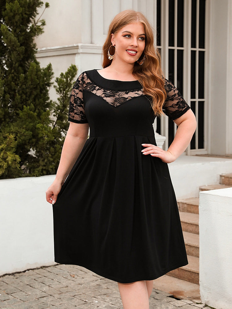 Plus-Sized Ruched Round-Neck Short-Sleeved Dress