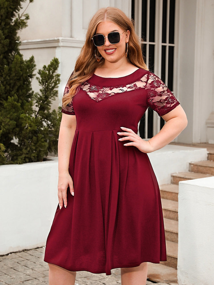 Plus-Sized Ruched Round-Neck Short-Sleeved Dress