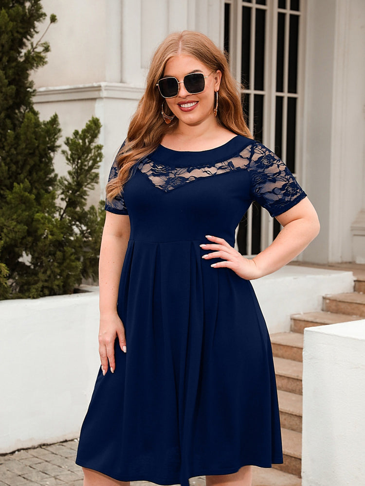 Plus-Sized Ruched Round-Neck Short-Sleeved Dress