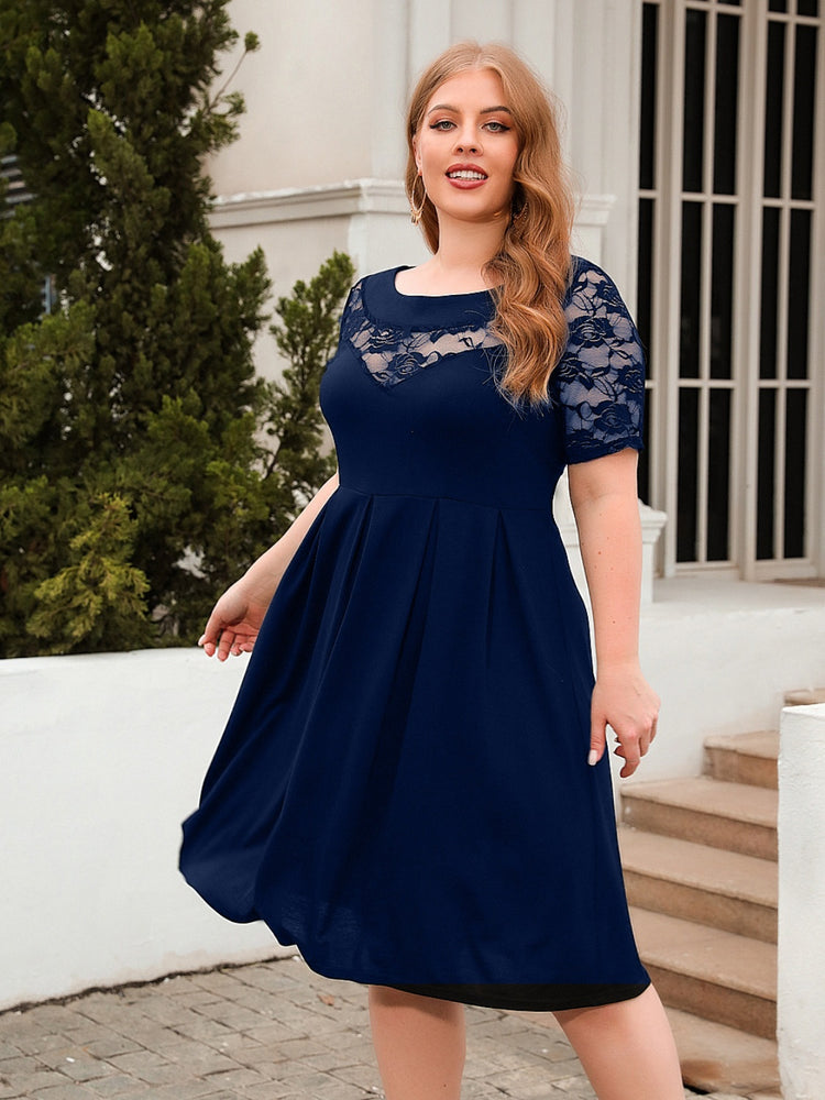 Plus-Sized Ruched Round-Neck Short-Sleeved Dress