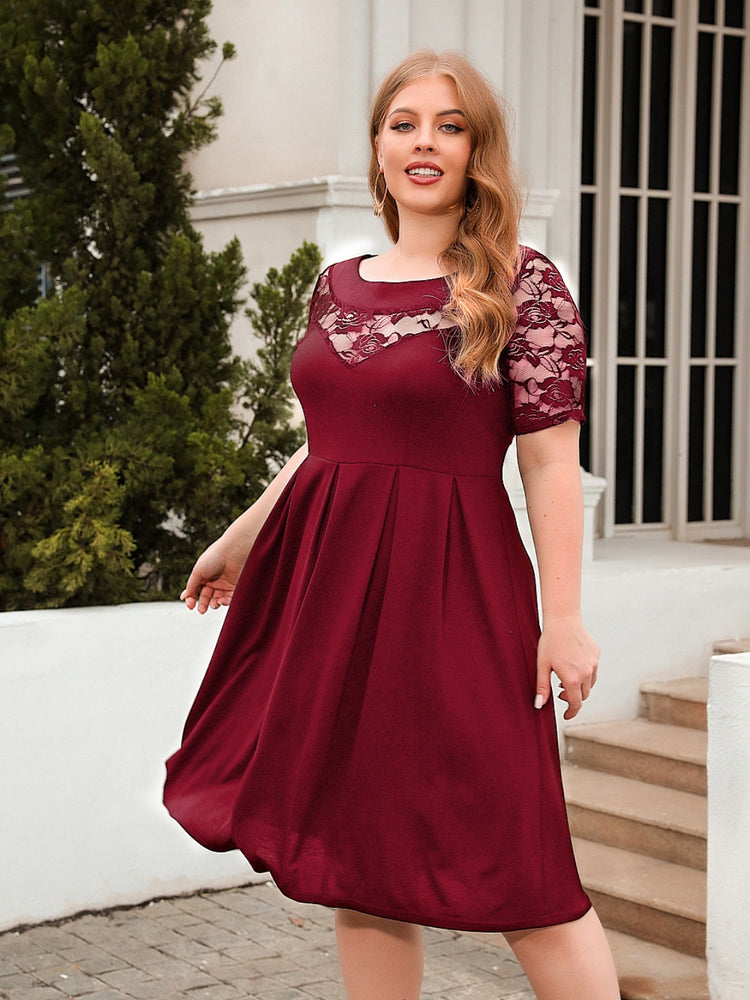 Plus-Sized Ruched Round-Neck Short-Sleeved Dress