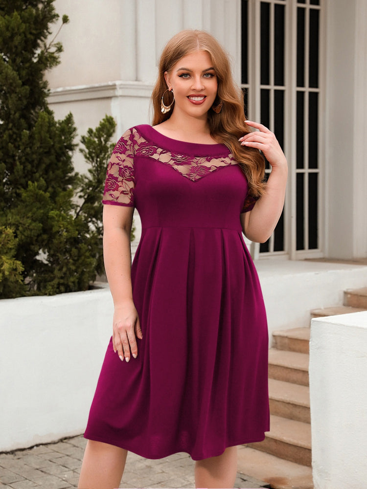 Plus-Sized Ruched Round-Neck Short-Sleeved Dress