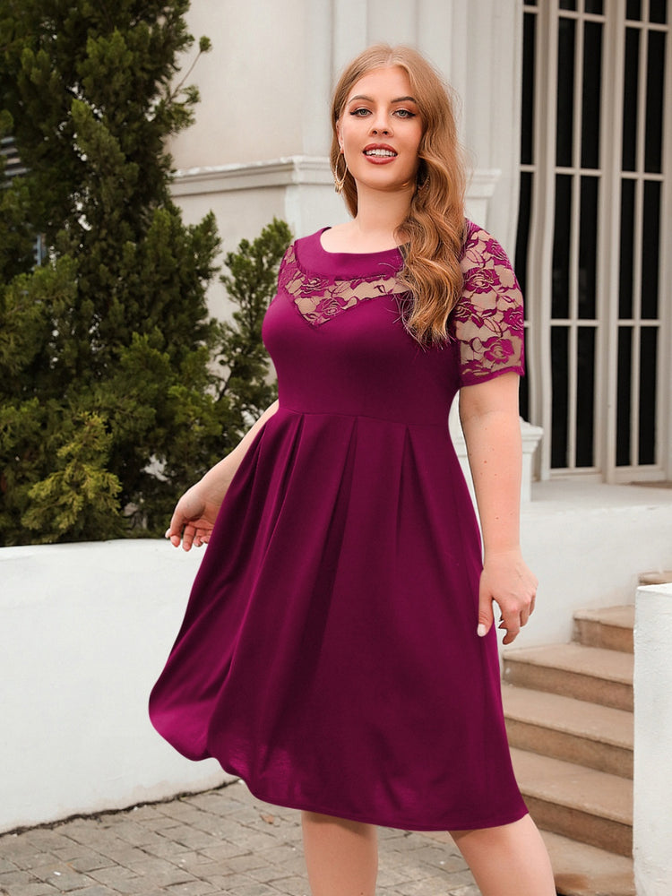 Plus-Sized Ruched Round-Neck Short-Sleeved Dress